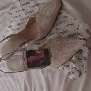 Caparros size 10, Ivory